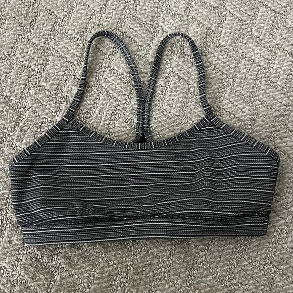 LULULEMON FLOW-Y SPORTS BRA SIZE 8 - Picture 1 of 3